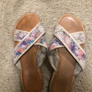 TOMS Viv Floral Lace Cross-Strap Sandals in Beige multi pink purple blue 5